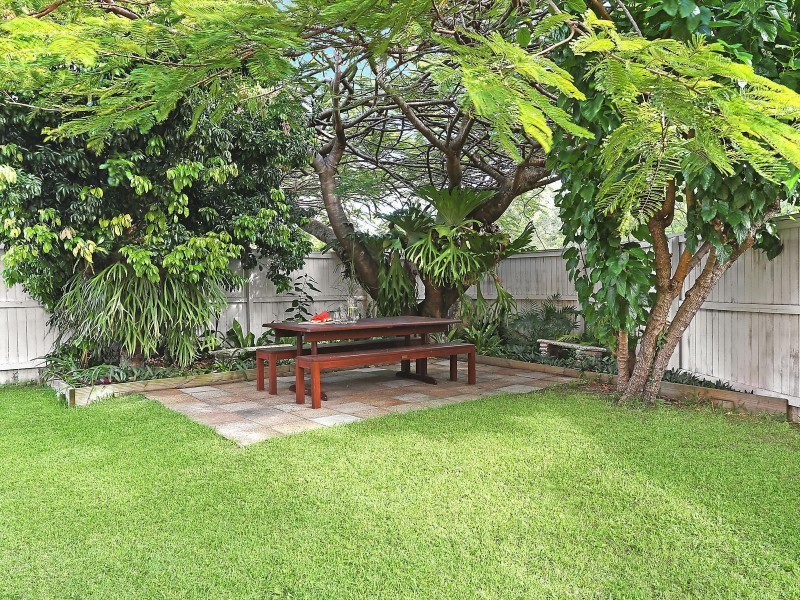 2 Leyte Avenue, Palm Beach QLD 4221
