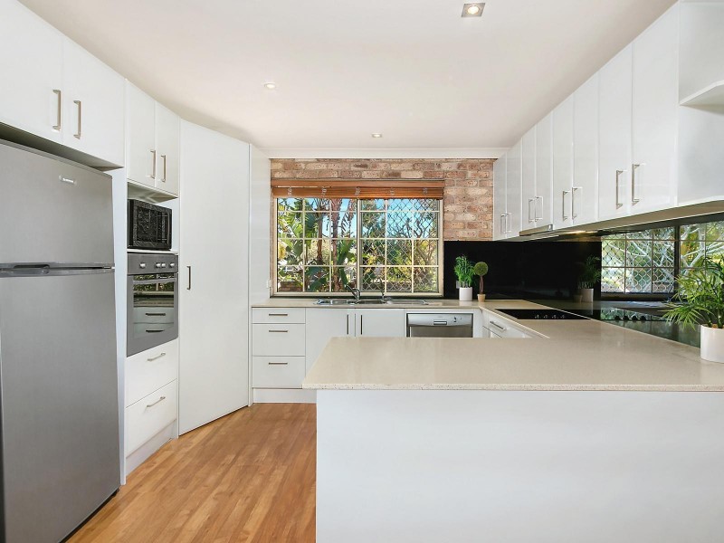 2 Blackbean Court, Elanora QLD 4221