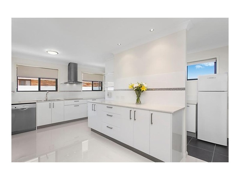 1 Pensacola Court, Broadbeach Waters QLD 4218