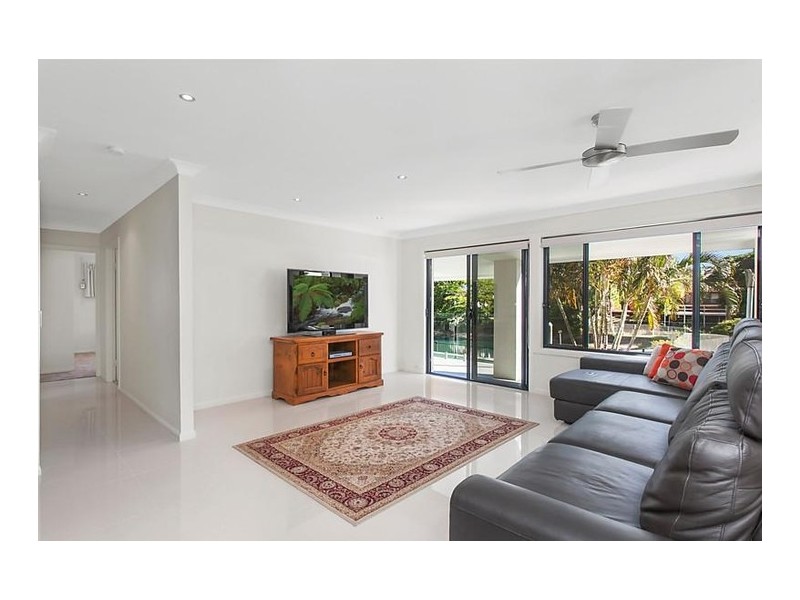 1 Pensacola Court, Broadbeach Waters QLD 4218