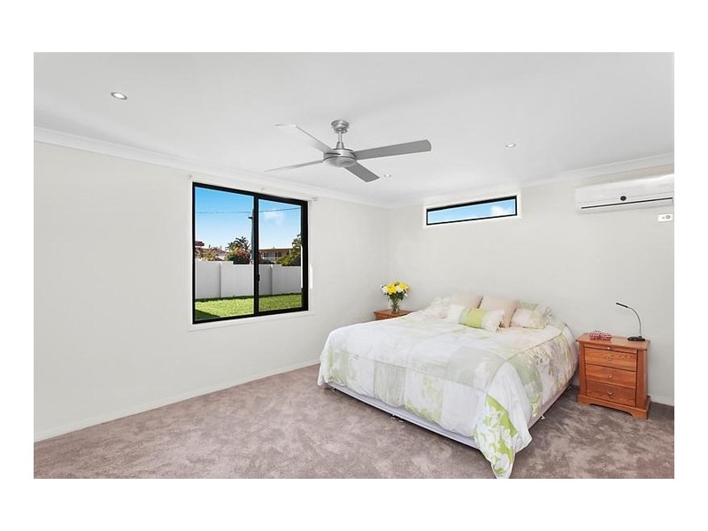 1 Pensacola Court, Broadbeach Waters QLD 4218