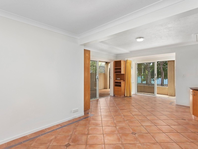 2/41 Murlong Crescent, Palm Beach QLD 4221