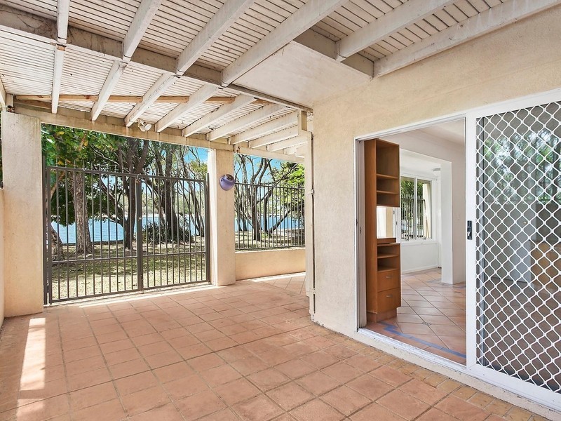 2/41 Murlong Crescent, Palm Beach QLD 4221
