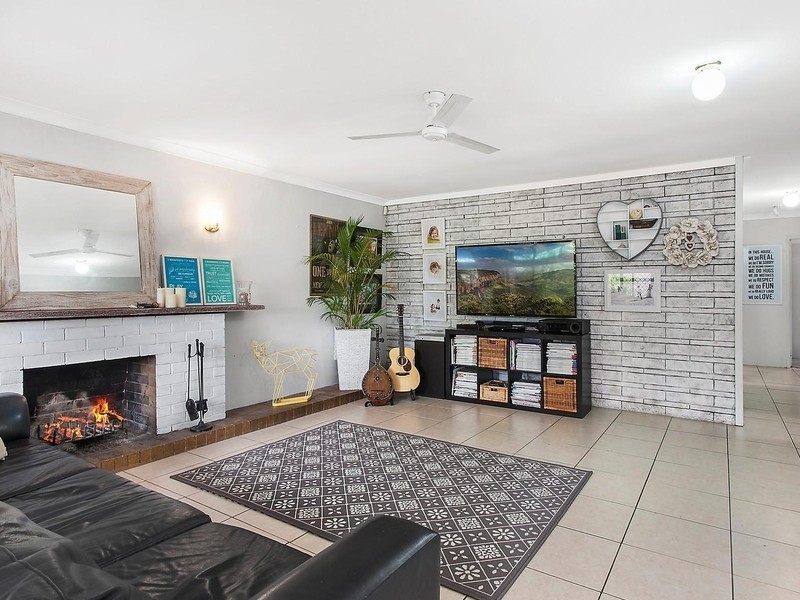9 Bahloo Avenue, Palm Beach QLD 4221