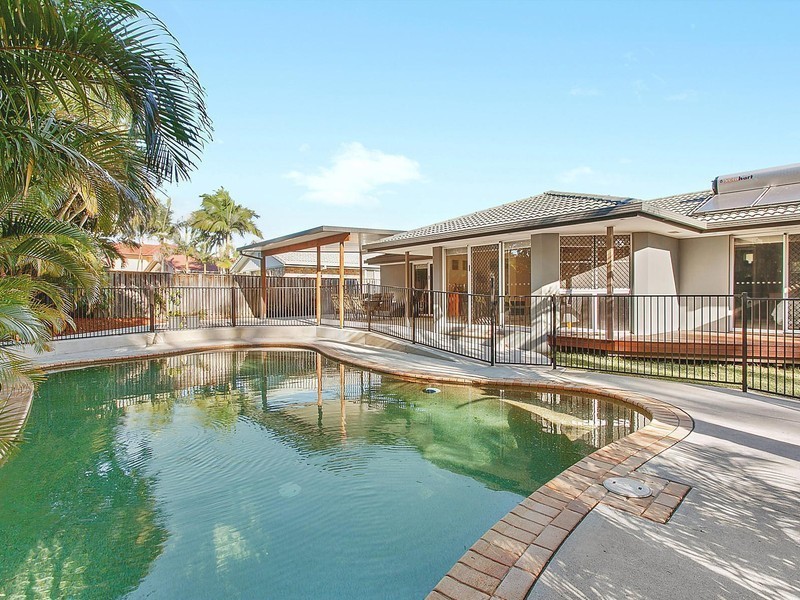 135 Camberwell Circuit, Robina QLD 4226