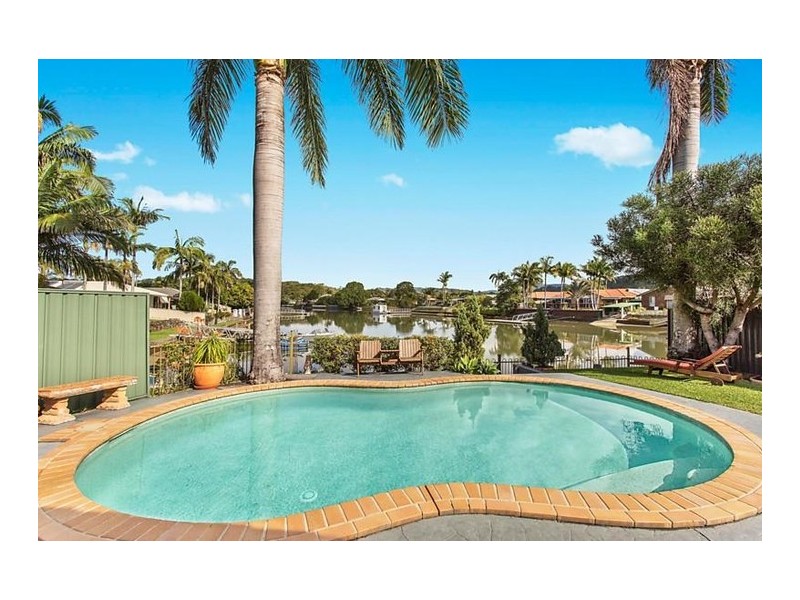 4 Bradshaw Drive, Currumbin Waters QLD 4223
