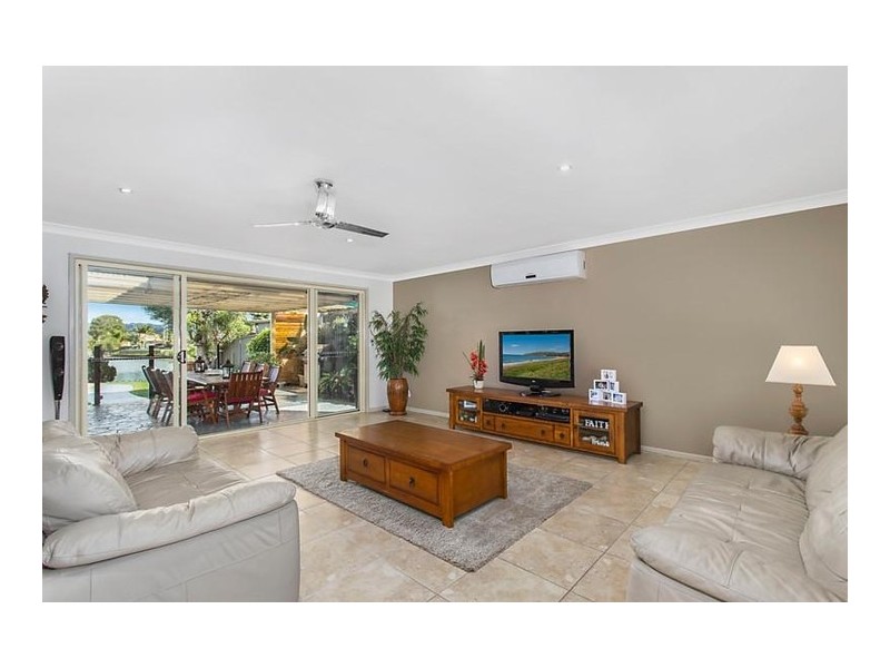 4 Bradshaw Drive, Currumbin Waters QLD 4223