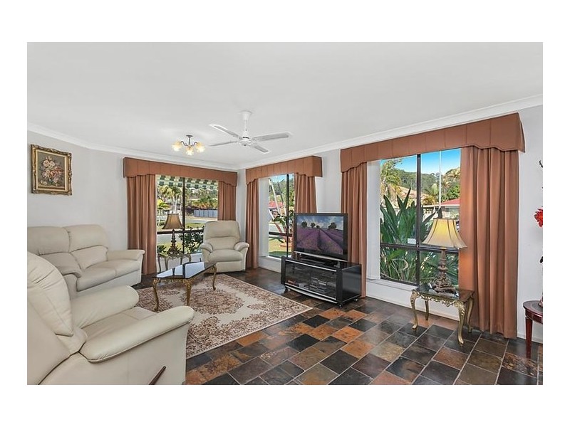 17 Seabrook Street, Elanora QLD 4221