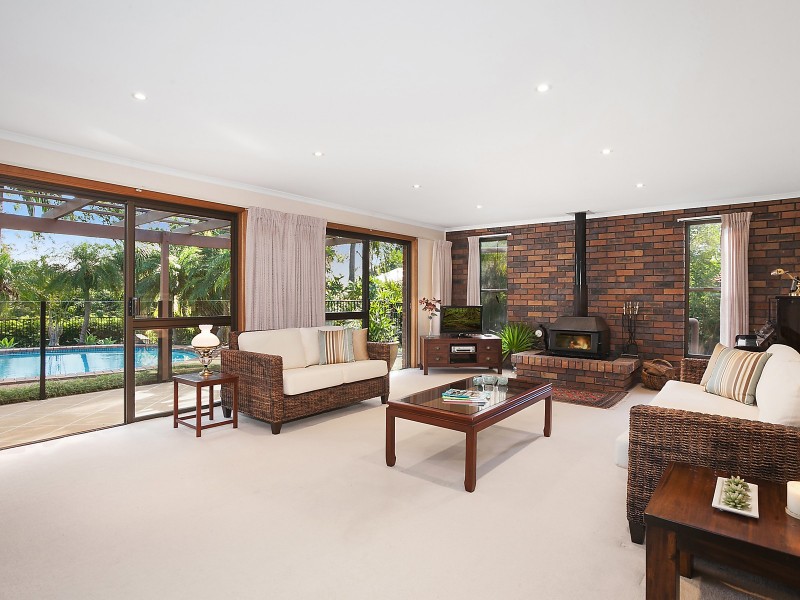 35 Westminster Boulevard, Elanora QLD 4221