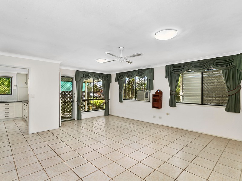 37 Eleventh Avenue, Palm Beach QLD 4221