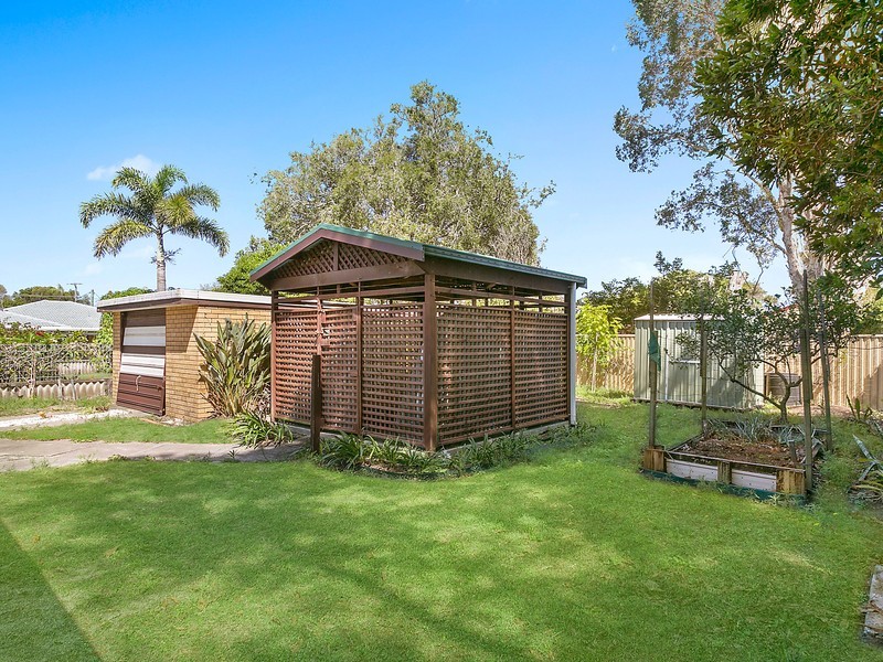 37 Eleventh Avenue, Palm Beach QLD 4221