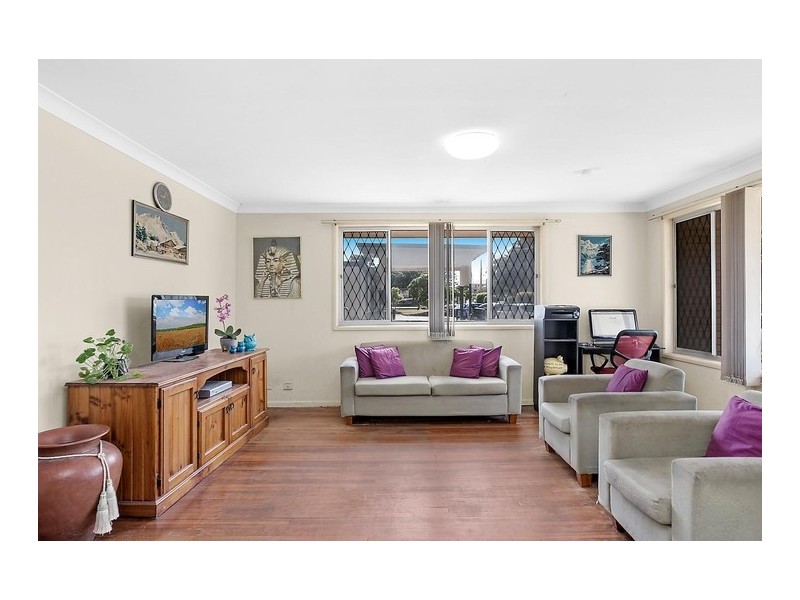 33 Tenth Avenue, Palm Beach QLD 4221