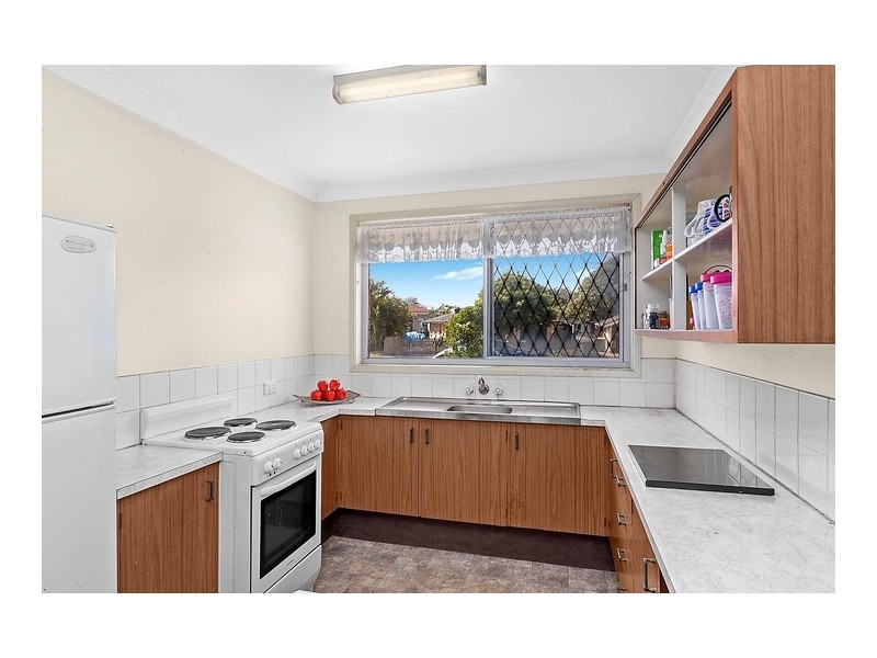 33 Tenth Avenue, Palm Beach QLD 4221