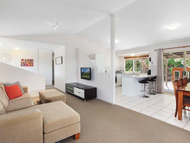 25 Foothill Street, Elanora QLD 4221