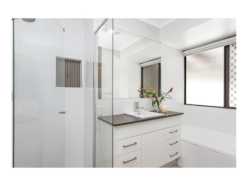 35 Darnel Street, Elanora QLD 4221