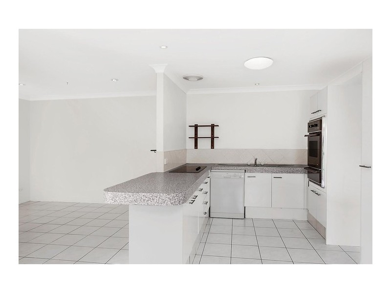 2/4 Wagtail Court, Burleigh Waters QLD 4220