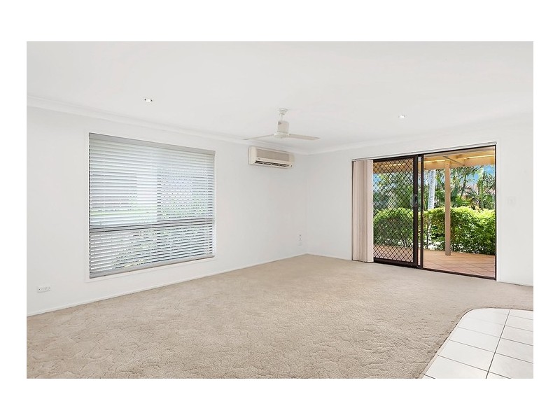 2/4 Wagtail Court, Burleigh Waters QLD 4220