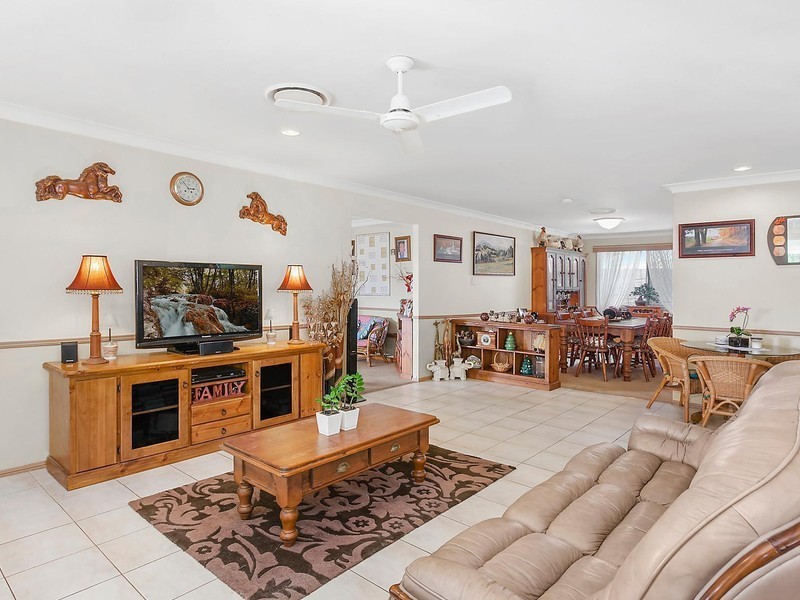 2 Austin Avenue, Currumbin Waters QLD 4223