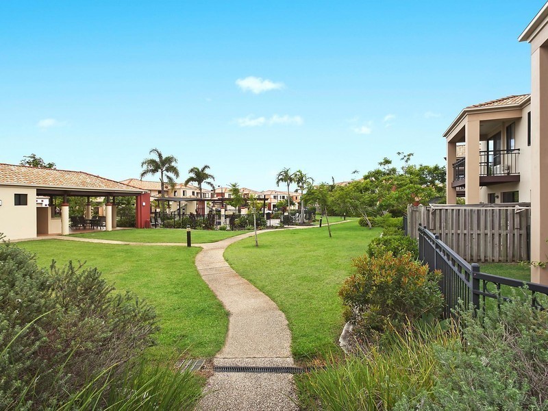 29/302 Christine Avenue, Varsity Lakes QLD 4227