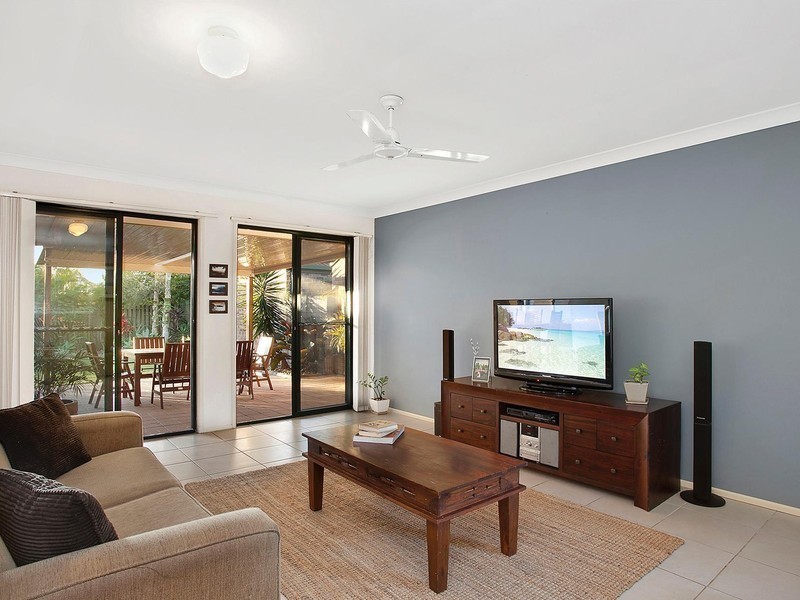 95 Saffron Street, Elanora QLD 4221