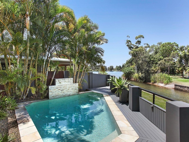 2/11 Tahiti Avenue, Palm Beach QLD 4221