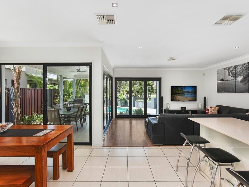 2/11 Tahiti Avenue, Palm Beach QLD 4221