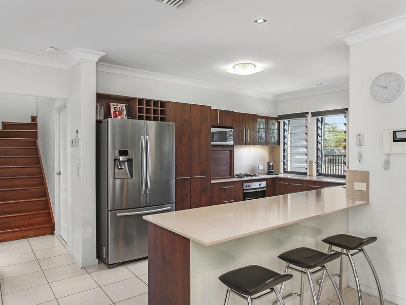 2/11 Tahiti Avenue, Palm Beach QLD 4221