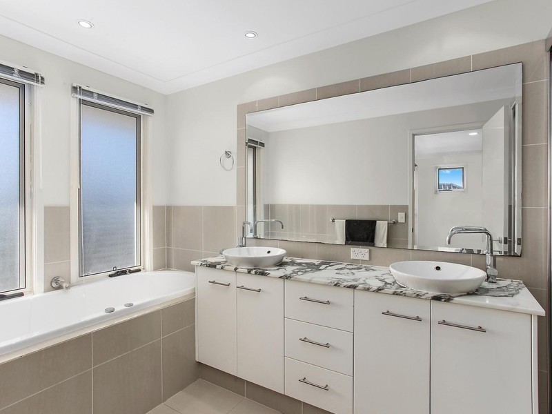 290 Easthill Drive, Robina QLD 4226