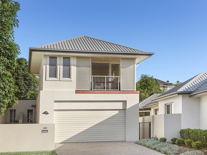 290 Easthill Drive, Robina QLD 4226