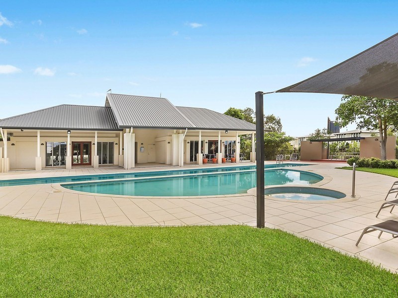 290 Easthill Drive, Robina QLD 4226