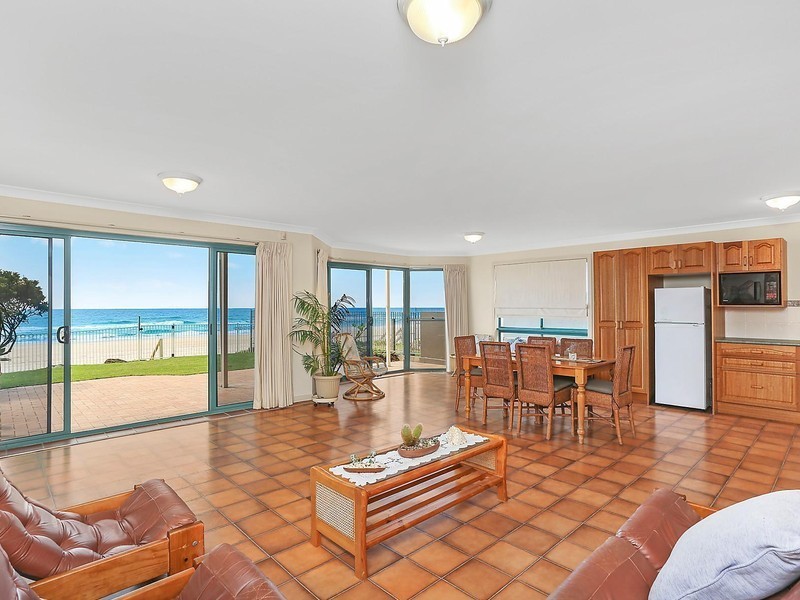 241 Jefferson Lane, Palm Beach QLD 4221