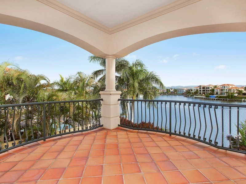 38 Montevideo Drive, Clear Island Waters QLD 4226