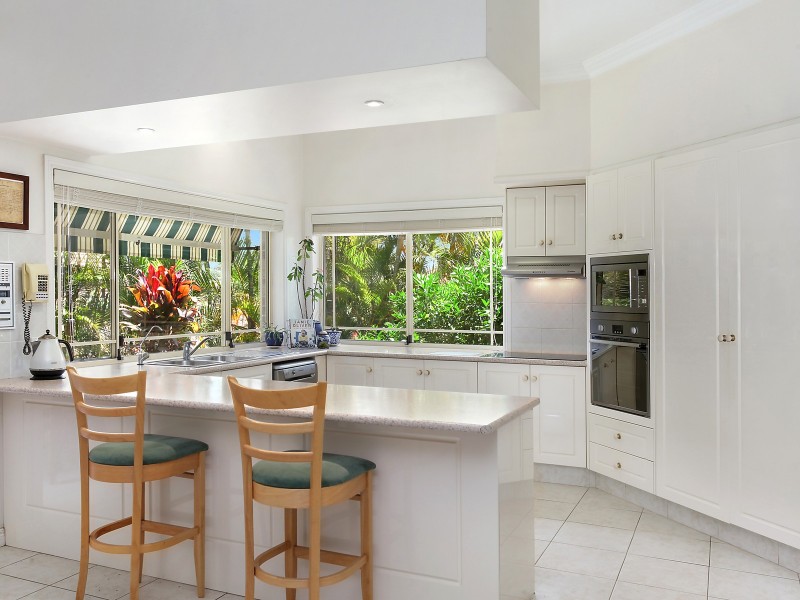 8 Rosebud Street, Robina QLD 4226