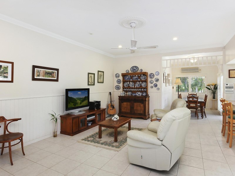 8 Rosebud Street, Robina QLD 4226