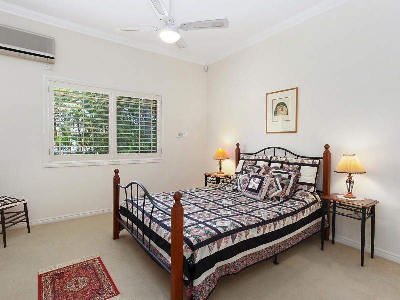 8 Rosebud Street, Robina QLD 4226