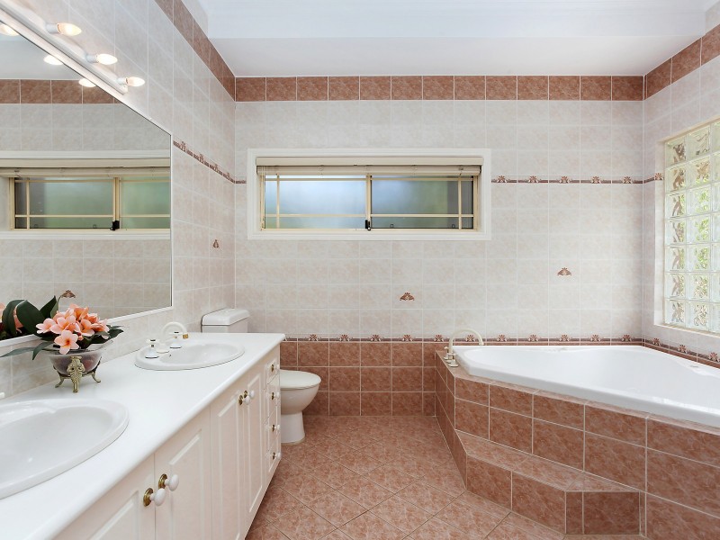 8 Rosebud Street, Robina QLD 4226