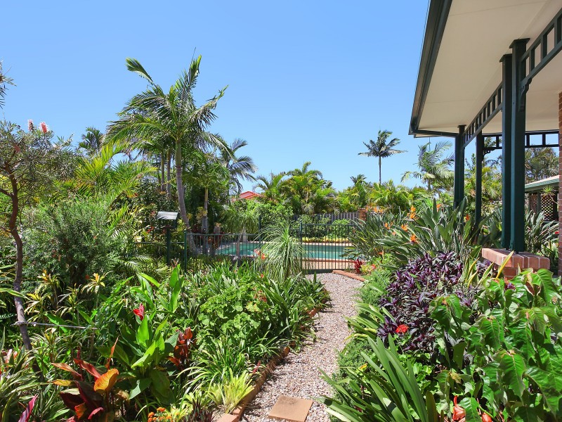 8 Rosebud Street, Robina QLD 4226