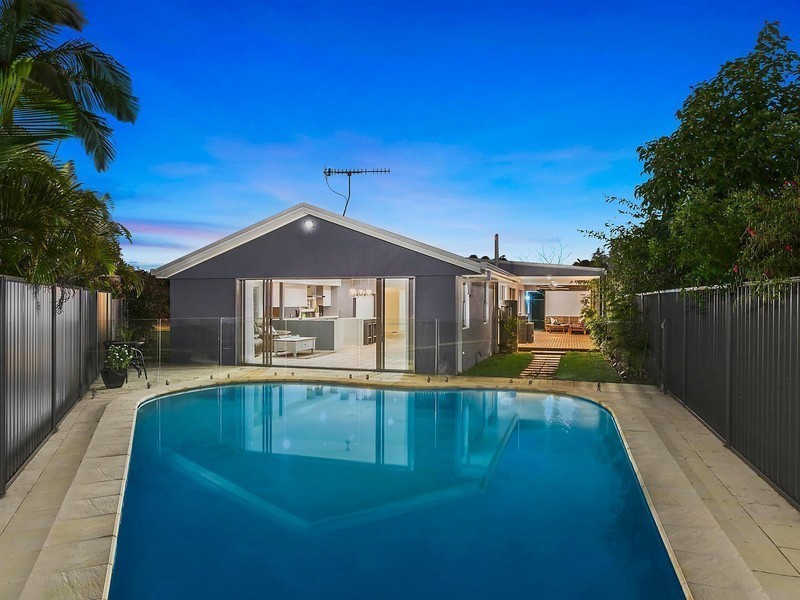 17 Sycamore Place, Palm Beach QLD 4221