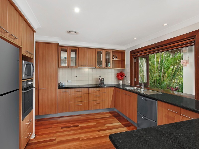 2 Evergreen Drive, Elanora QLD 4221