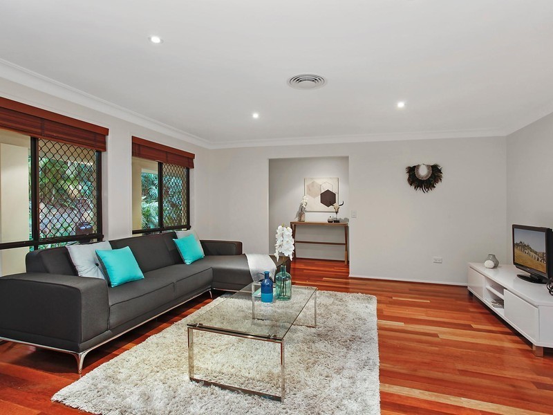 2 Evergreen Drive, Elanora QLD 4221