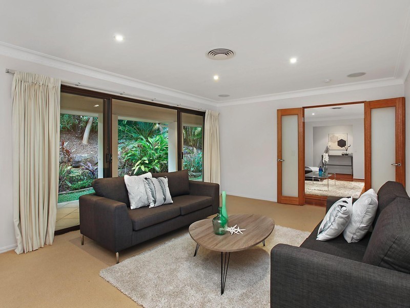 2 Evergreen Drive, Elanora QLD 4221