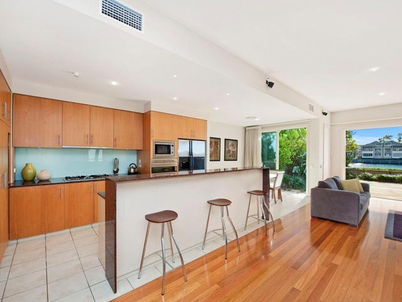 706 Glades Drive, Robina QLD 4226