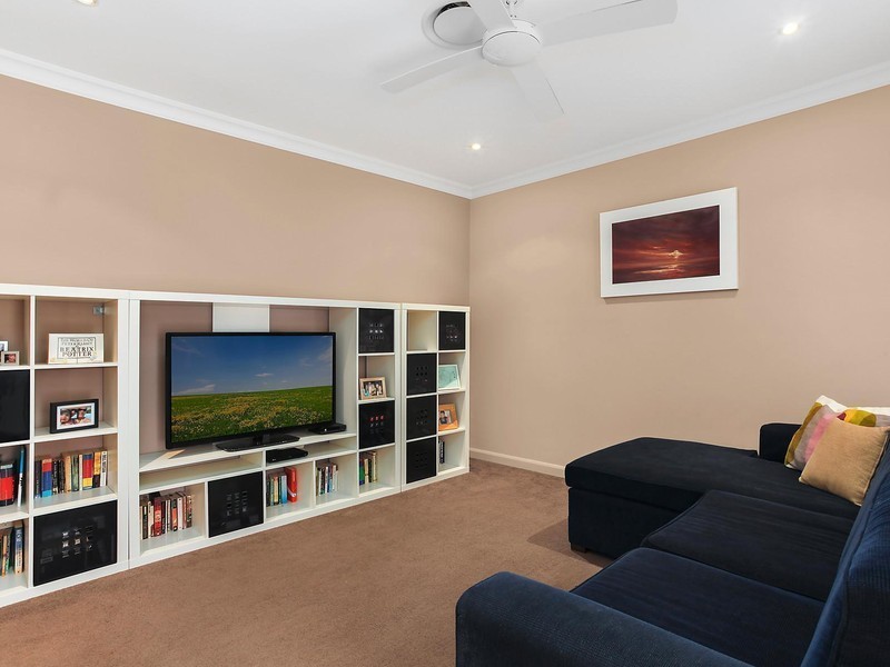 52 Buckingham Way, Elanora QLD 4221