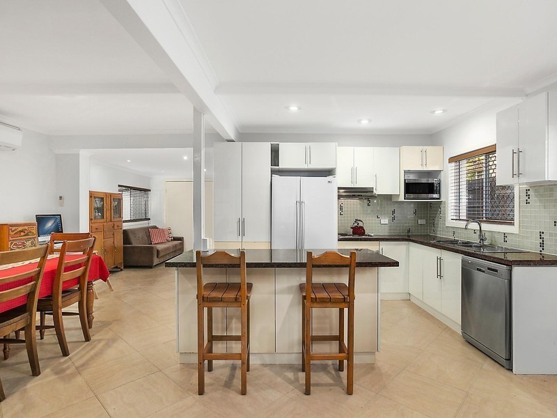 136 Cypress Terrace, Palm Beach QLD 4221