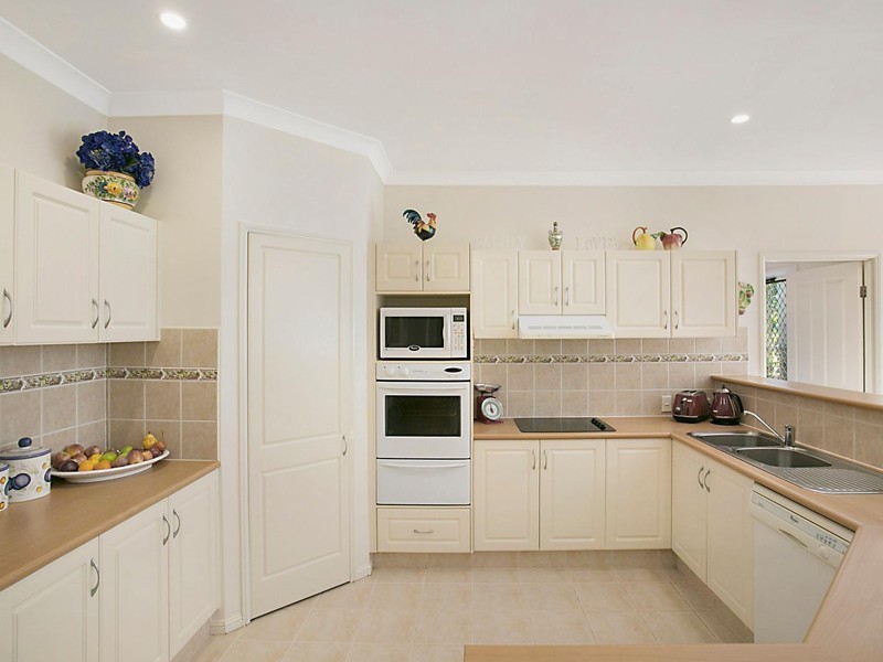 2 Dungogie Drive, Tallebudgera QLD 4228