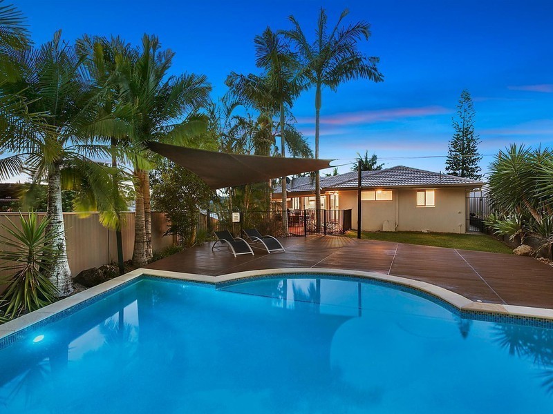 17 Nollamara Drive, Elanora QLD 4221