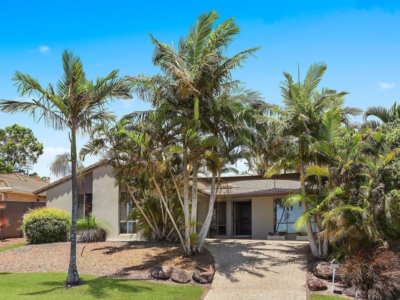 17 Nollamara Drive, Elanora QLD 4221