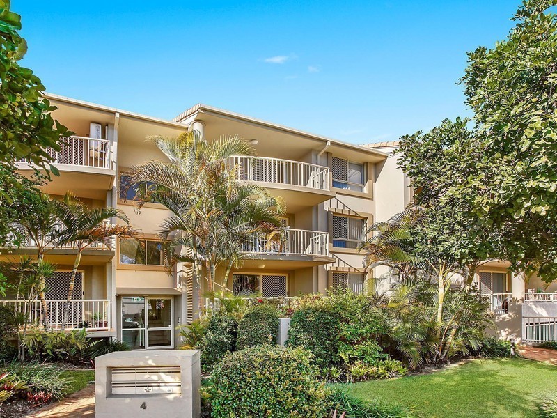 6/2 Mountain View Avenue, Miami QLD 4220