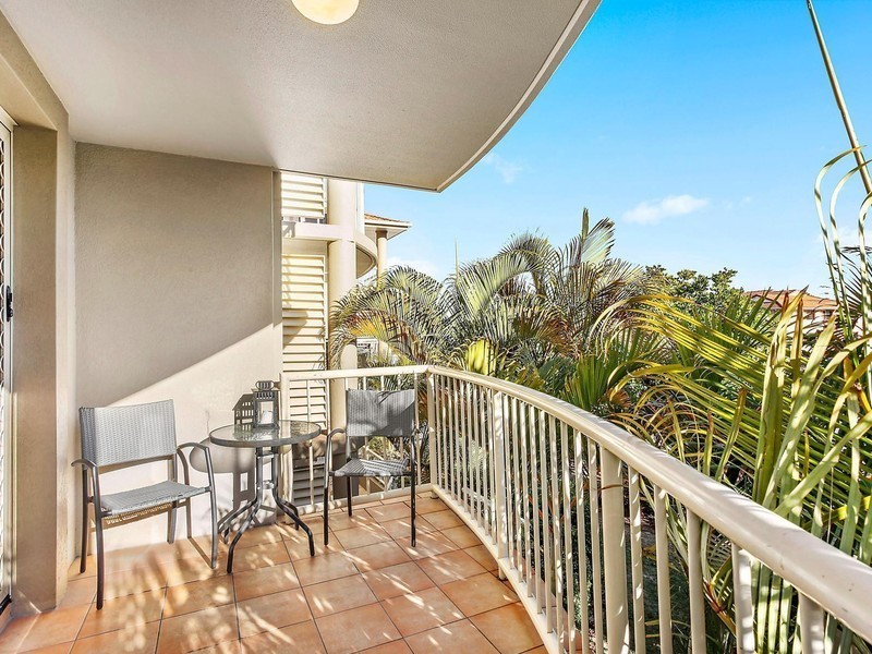 6/2 Mountain View Avenue, Miami QLD 4220