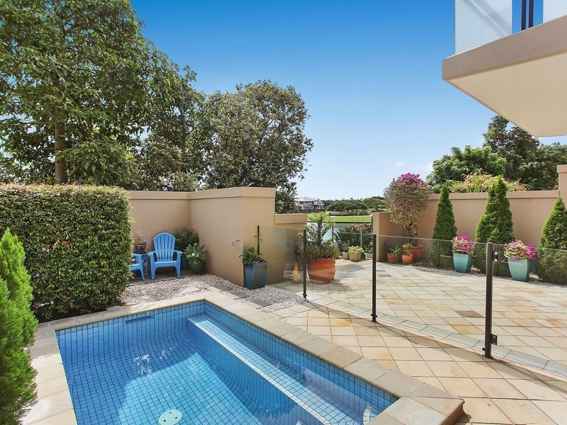 702 Glades Drive, Robina QLD 4226